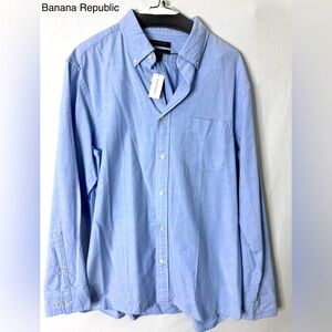 Banana Republic Men’s NEW organic cotton untucked standard fit button up. Size L